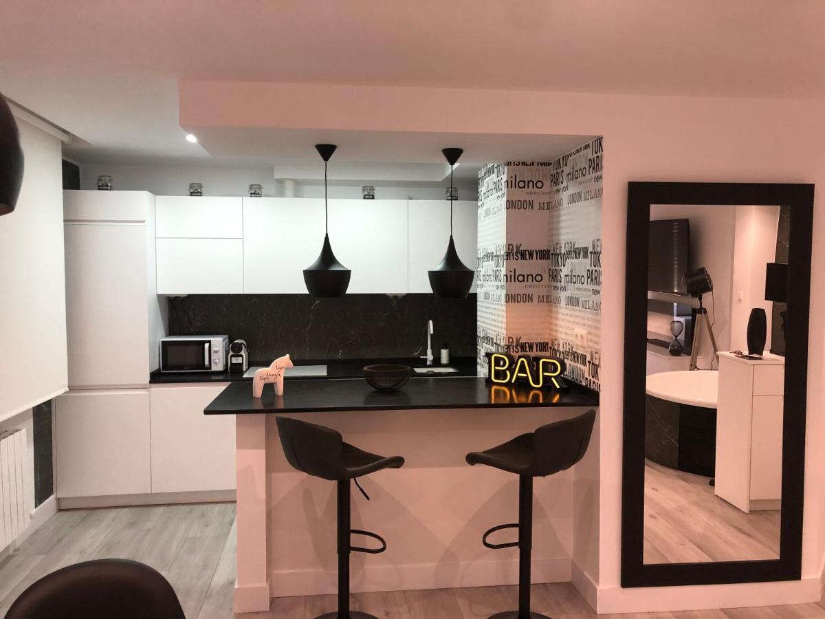 Black And White Suitte "Plaza" 诺哈 外观 照片