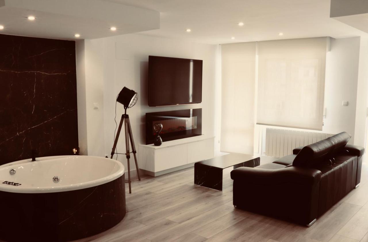Black And White Suitte "Plaza" 诺哈 外观 照片